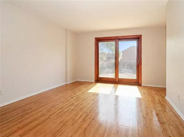 Staten  Island, NY 10305,116 Dogwood LN #116