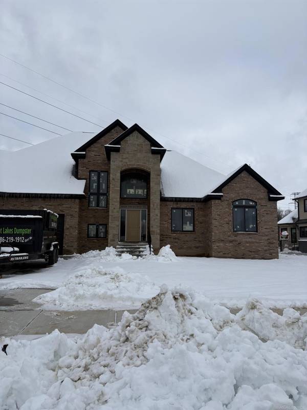 10505 Excalibur DR, Shelby Twp, MI 48315