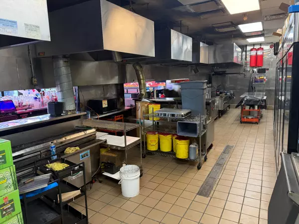 Toronto C15, ON M2H 3S8,3365 Steeles AVE #B05-B06