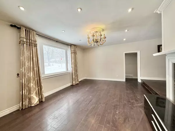 Toronto E07, ON M1S 1N2,9 Lockie AVE