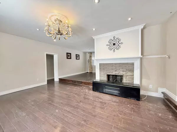 Toronto E07, ON M1S 1N2,9 Lockie AVE