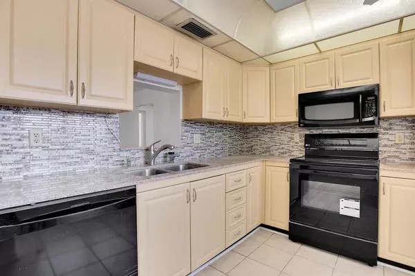 Coconut Creek, FL 33066,2006 Granada Dr #N2