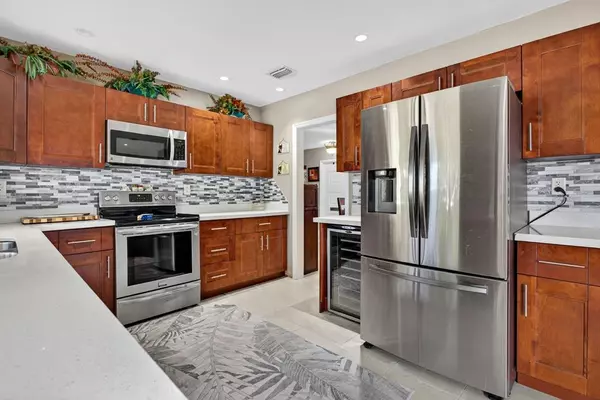 Pompano Beach, FL 33060,301 SE 8th Ct