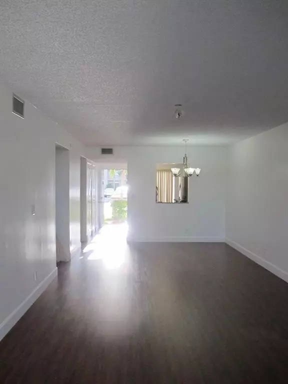 Lauderhill, FL 33351,7840 NW 50th St #104