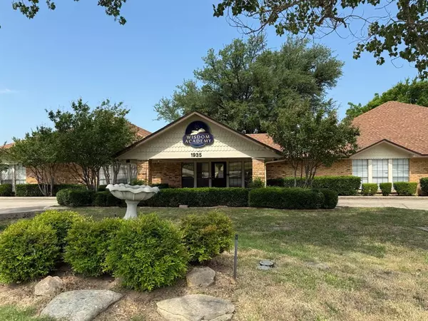 1935 Old Denton Road, Carrollton, TX 75006