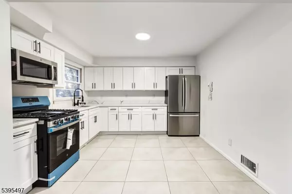 Bloomfield Twp., NJ 07003,235 Lakewood Dr #2