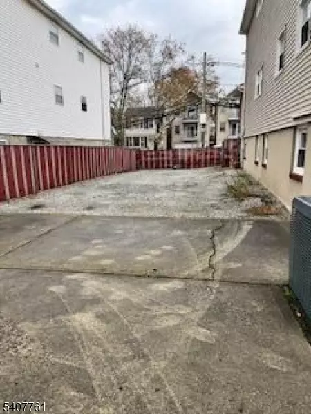 Jersey City, NJ 07305,273 Danforth Ave