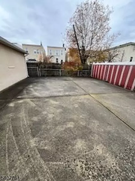 Jersey City, NJ 07305,273 Danforth Ave