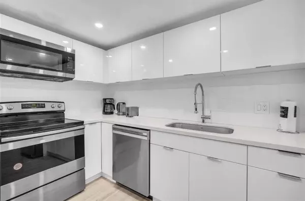 Hollywood, FL 33019,4001 S Ocean Dr #7K