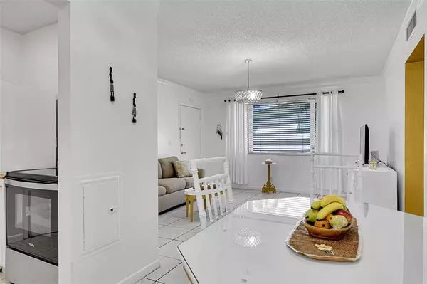 Pompano Beach, FL 33060,330 S Cypress Rd #610