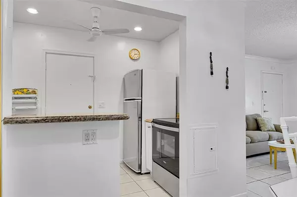 Pompano Beach, FL 33060,330 S Cypress Rd #610