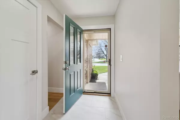 Northville, MI 48168,17018 WHITE HAVEN DR