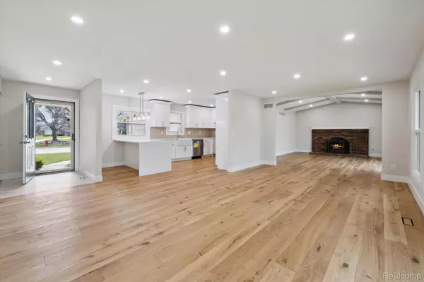 Northville, MI 48168,17018 WHITE HAVEN DR