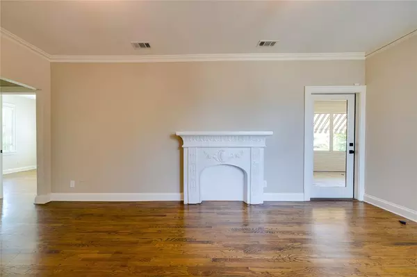 Fort Worth, TX 76110,2837 Hemphill Street #203