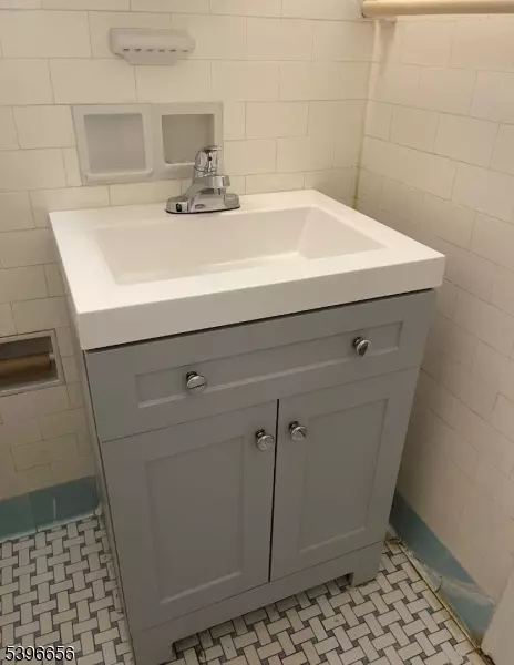 Bloomfield Twp., NJ 07003,26 Dodd St