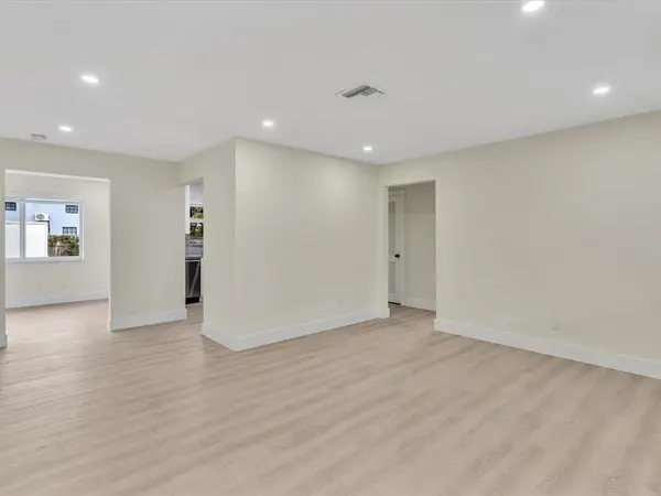 Dania Beach, FL 33004,21 SE 11th St