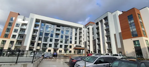 Milton, ON L9T 2X5,460 Gordon Krantz AVE #506