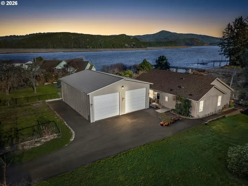 955 SE RIVER VIEW LN, Waldport, OR 97394