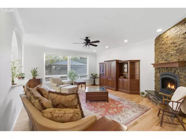 Salem, OR 97302,2082 BARRINGTON AVE