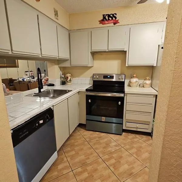 Oakland Park, FL 33309,3007 N Oakland Forest Dr #204