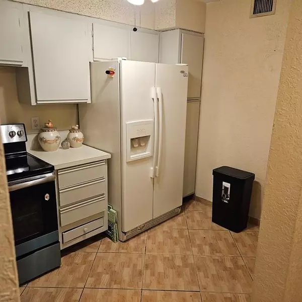 Oakland Park, FL 33309,3007 N Oakland Forest Dr #204