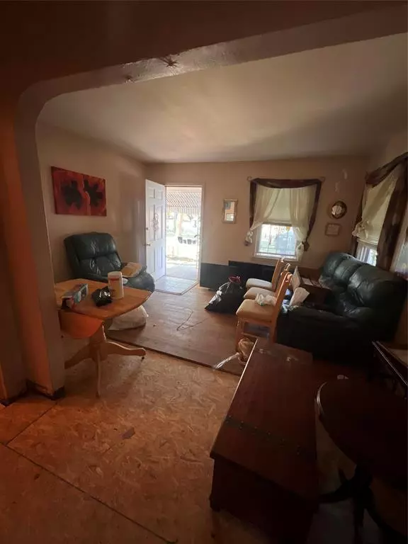 Dallas, TX 75211,906 Eli Avenue