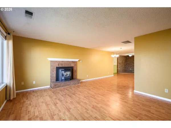 Carlton, OR 97111,217 S 3RD ST