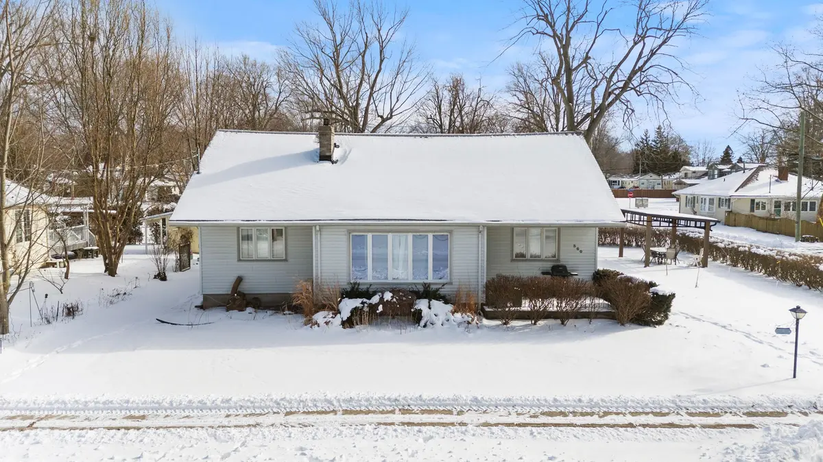 Fort Erie, ON L0S 1B0,360 Cherryhill BLVD S #Rear