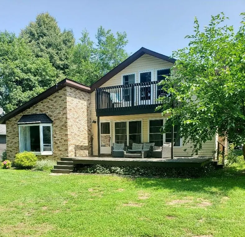 Lambton Shores, ON N0N 1J0,5409 Oak AVE