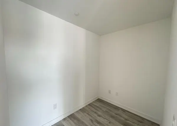 Mississauga, ON L5H 0A7,215 Lakeshore Rd RD W #527