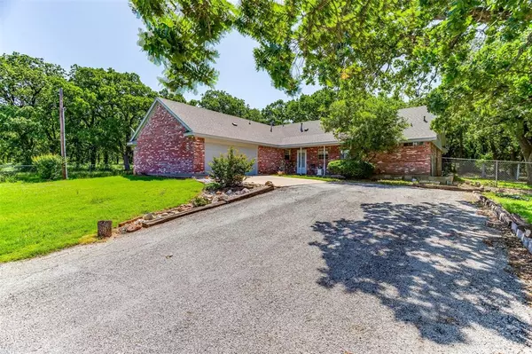 Burleson, TX 76028,215 W Bethesda Road