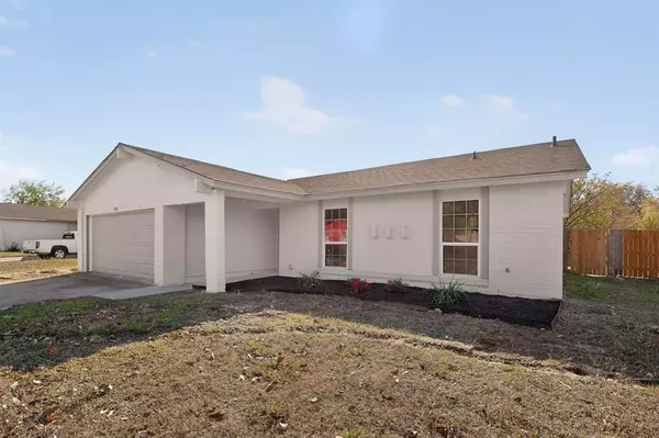 Grand Prairie, TX 75052,733 Woodcrest Drive