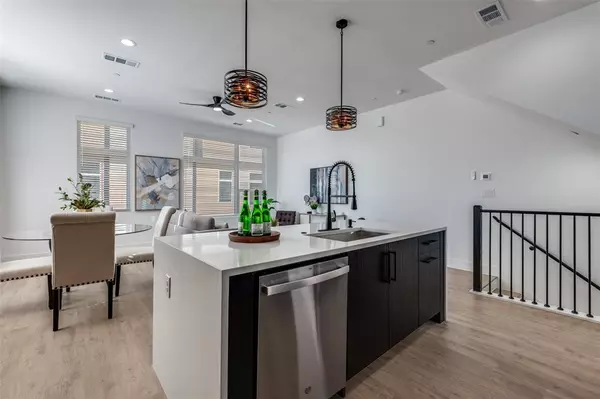 Dallas, TX 75208,723 W 10th Street #105