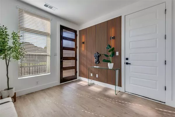 Dallas, TX 75208,723 W 10th Street #109