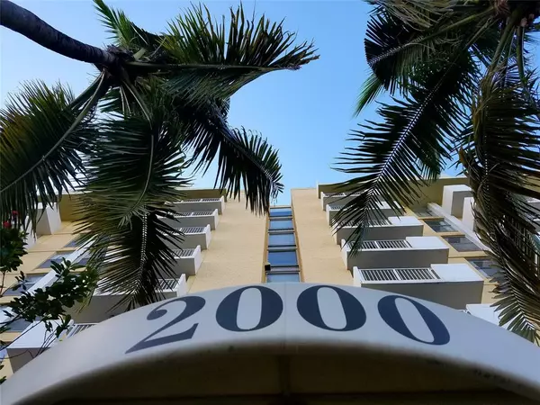 North Miami, FL 33181,2000 NE 135th Street #605