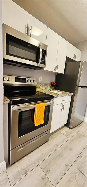 North Miami, FL 33181,2000 NE 135th Street #605