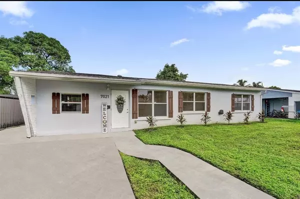 7021 Park St, Hollywood, FL 33024