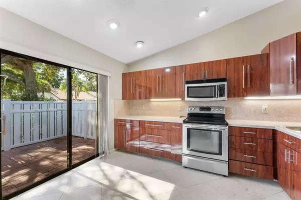 Coconut Creek, FL 33066,3346 Carambola Cir S #2507