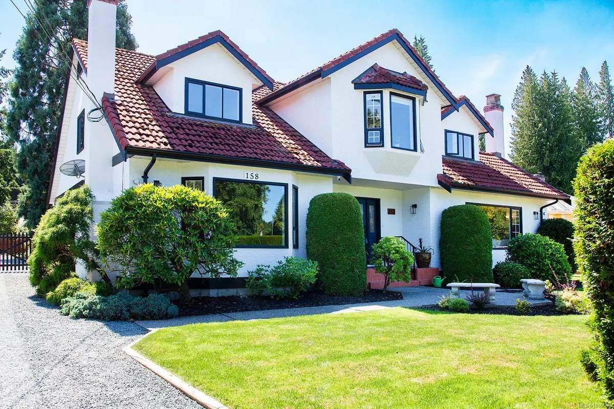 158 Crescent Rd E, Qualicum Beach, BC V9K 1L6