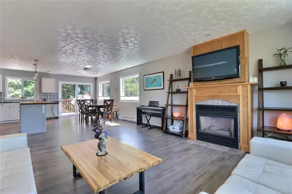 1490 Griffin Dr, Courtenay, BC V9N 8M6