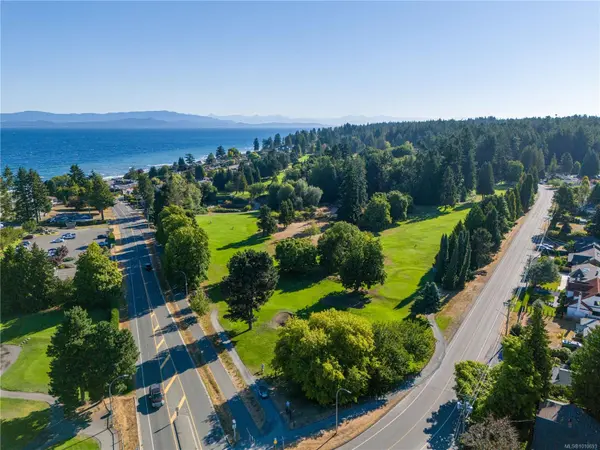 158 Crescent Rd E, Qualicum Beach, BC V9K 1L6