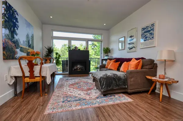 982 McKenzie Ave #405, Saanich, BC V8X 3G7