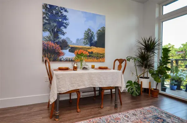 982 McKenzie Ave #405, Saanich, BC V8X 3G7