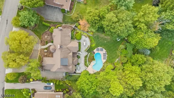 54 Hamilton Dr East, North Caldwell Boro, NJ 07006