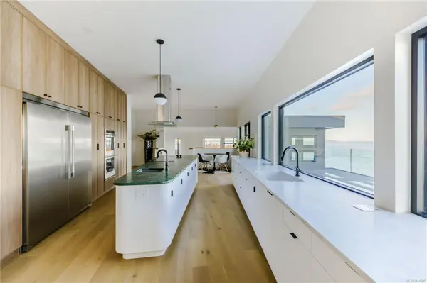 4351 Gordon Head Rd, Saanich, BC V8X 5J2