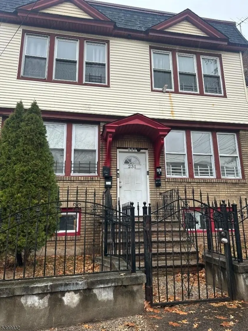 Newark City, NJ 07106,231 Alexander St #1R