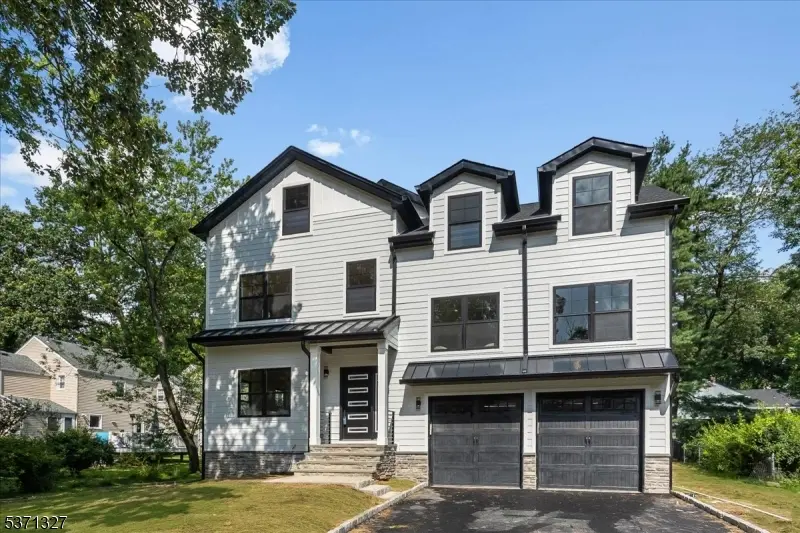 Chatham Boro, NJ 07928,111 N Summit Ave