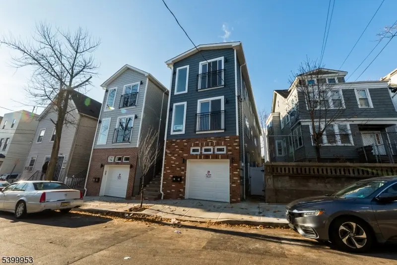 Newark City, NJ 07112,371 Chadwick Ave