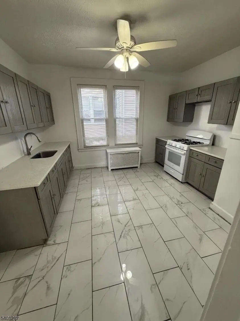 East Orange City, NJ 07018,85 Sunnyside Ter #1