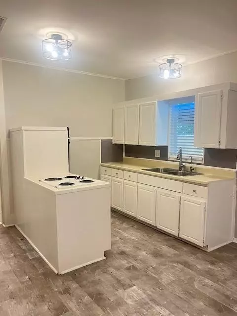 Cleburne, TX 76033,505 W Earl Street